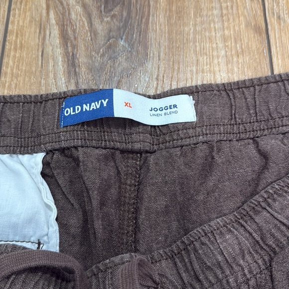 Men’s old navy linen shorts - Picture 3 of 3